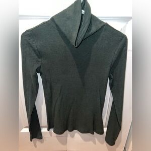 Old Navy 2 Piece Set Green turtle neck (s) & maroon quarter button up (s)